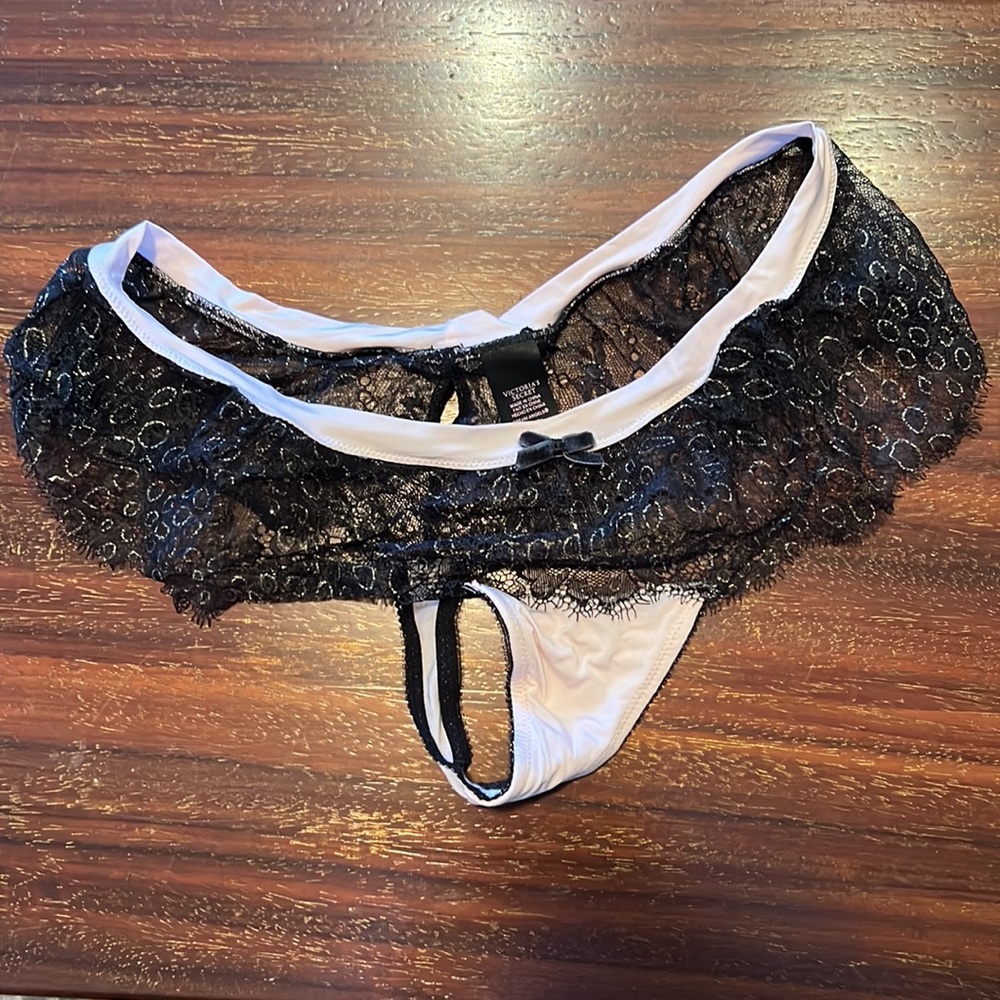 Victoria’s Secret Dream Angels soft pink and black lace thong, sz M